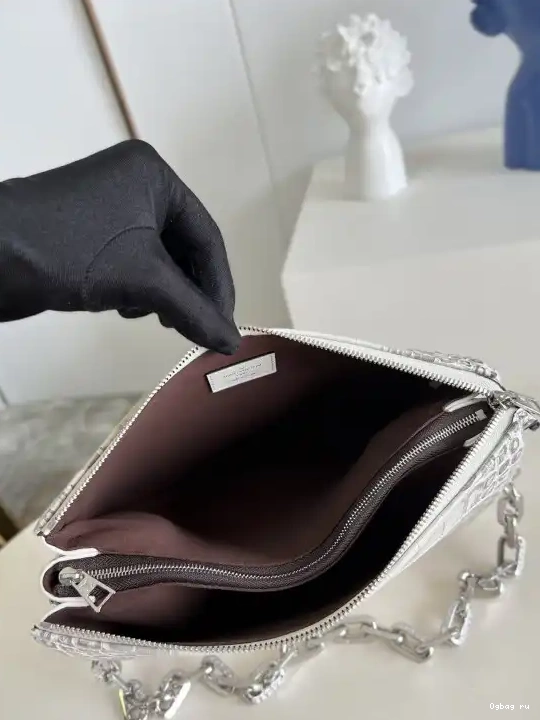PM-26*20*12cm COUSSIN LOUIS VUITTON 0608
